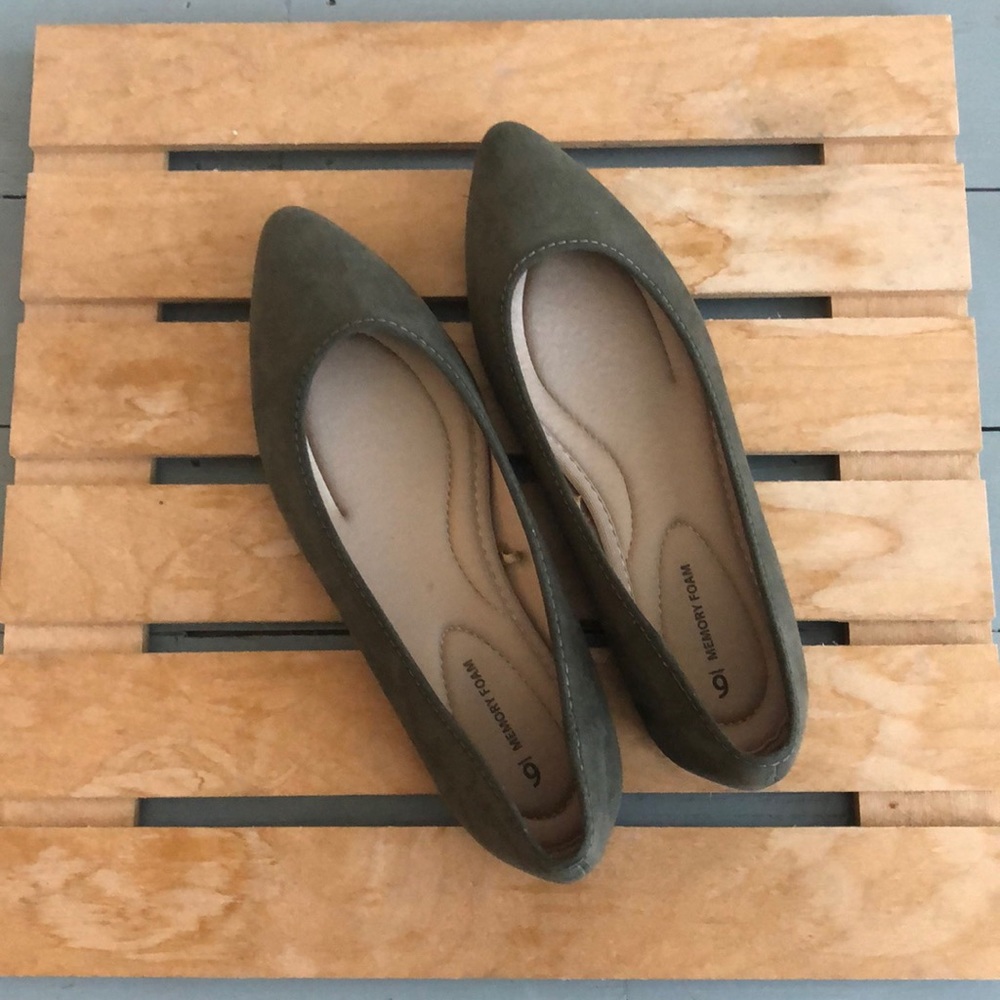 Time and Tru olive green pointed flats size 6
